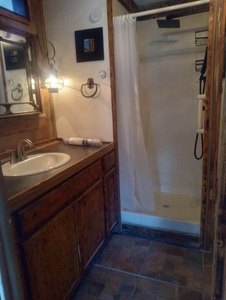 200 Nw 48th Ct #002 - Photo 7 of 8