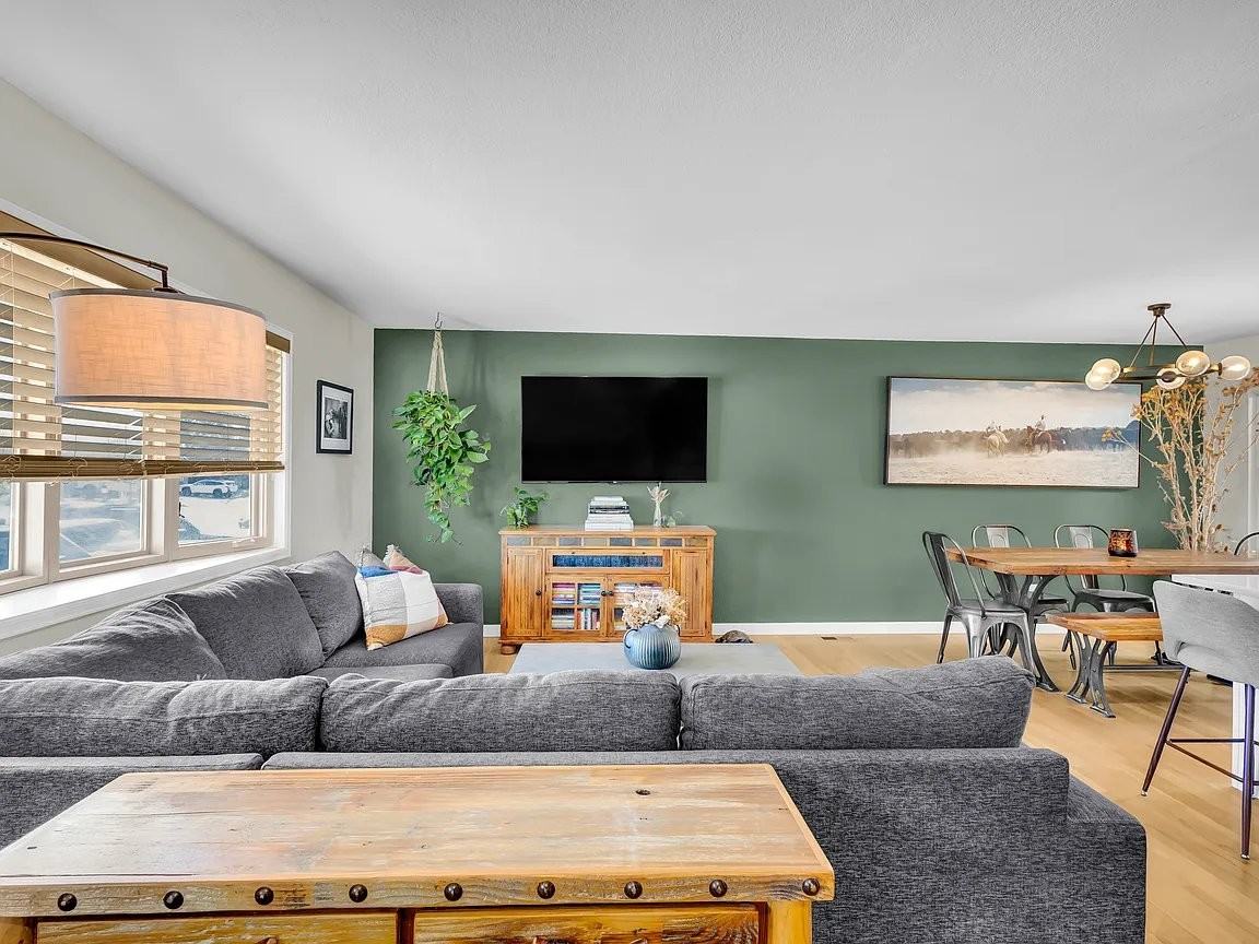 1319 S Lincoln St #1 - Photo 3 of 20