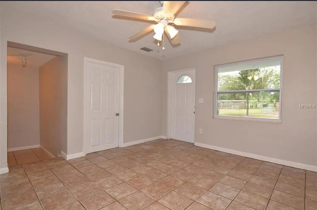 431 Iris Rd - Photo 2 of 14