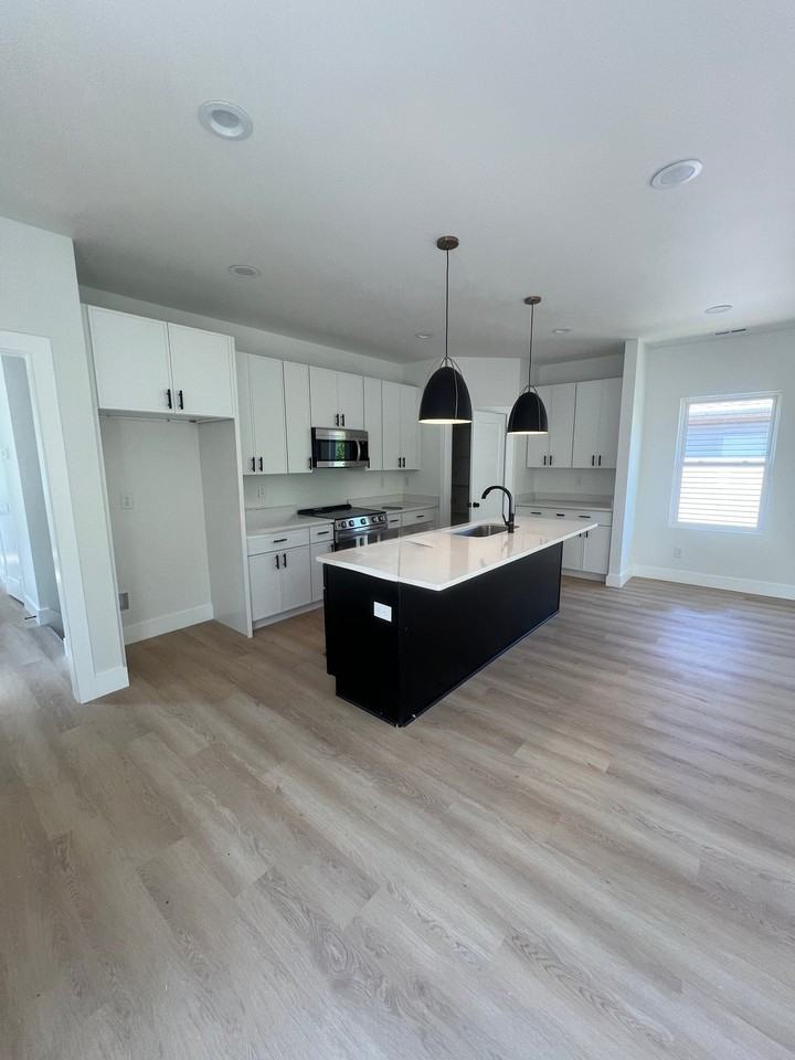 1809 Liberia St - Photo 2 of 14