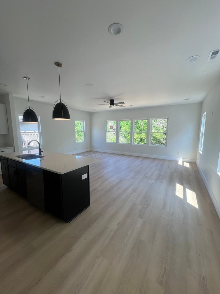 1809 Liberia St - Photo 3 of 14