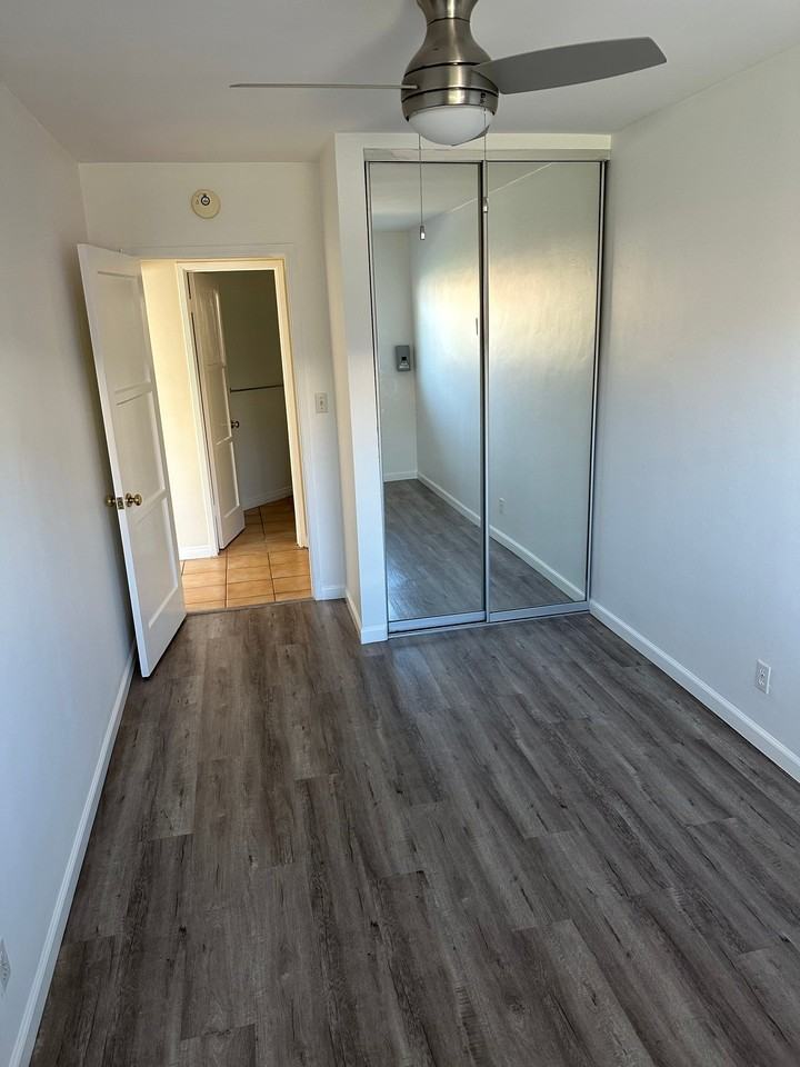 109 8th St #A - Photo 6 of 12