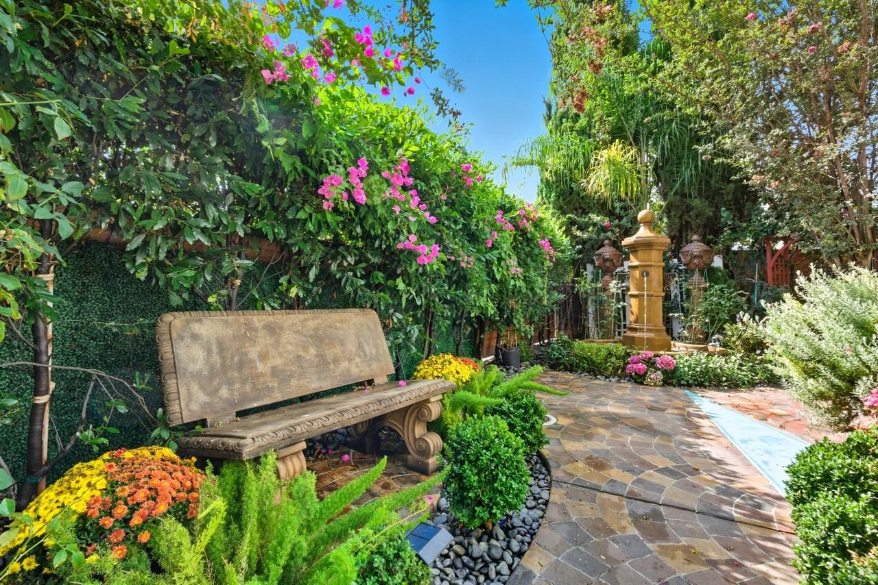 709 Minnesota Ave - Photo 2 of 20