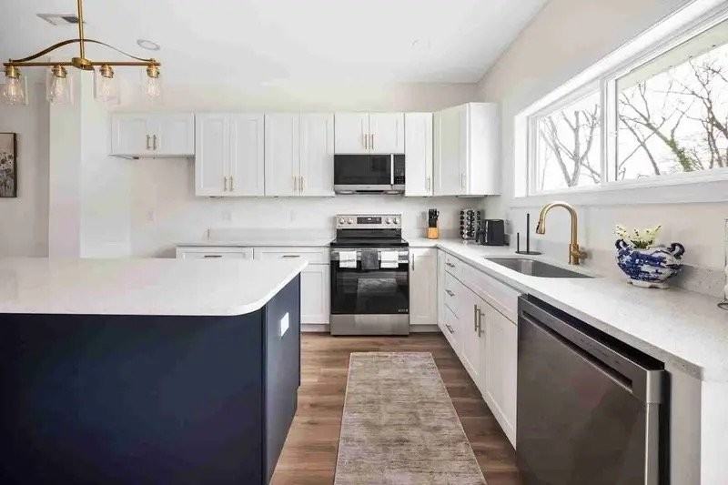 395 Church St N - Photo 2 of 7