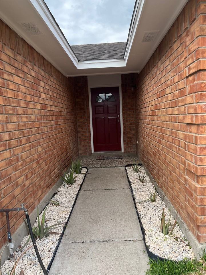 1802 Bobcat Ln - Photo 2 of 15