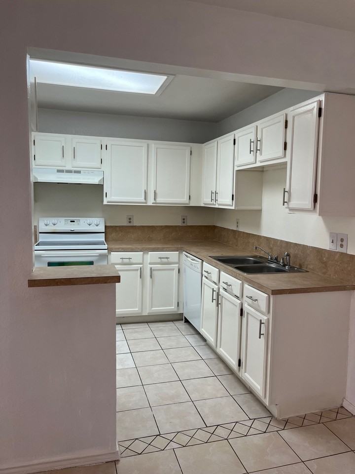 1802 Bobcat Ln - Photo 6 of 15