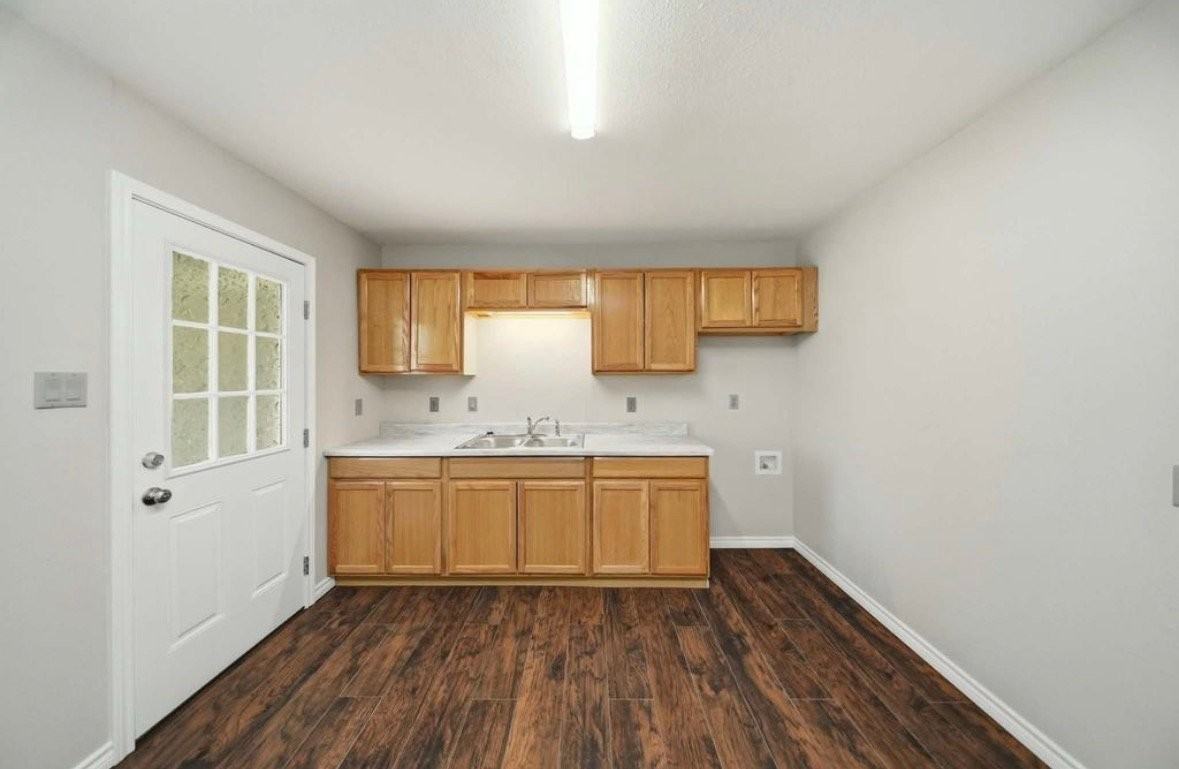 435 Avondale Ave #435 - Photo 5 of 15