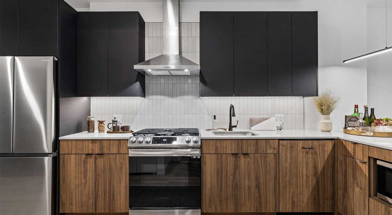 515 N Saint Clair St - Photo 2 of 17