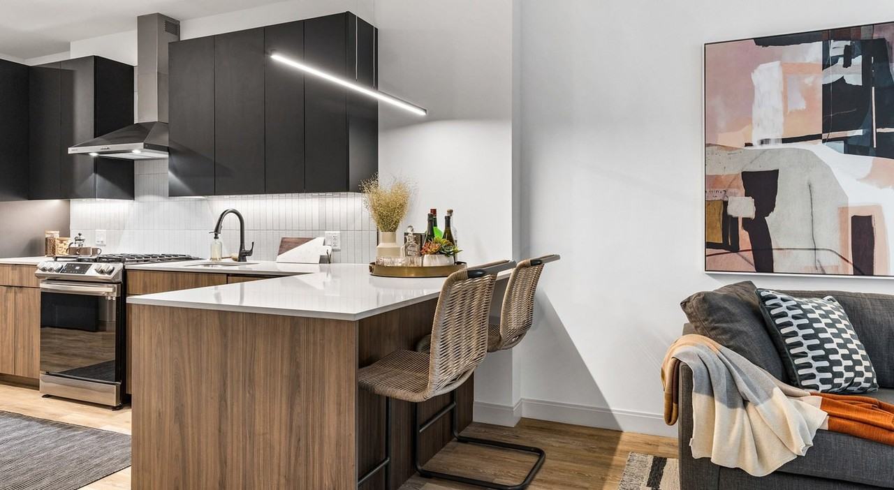 515 N Saint Clair St - Photo 4 of 17