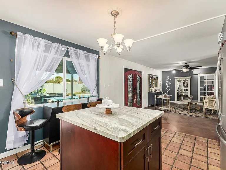 2302 W Berridge Ln - Photo 2 of 16