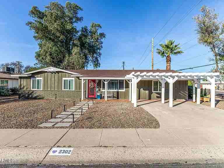 2302 W Berridge Ln - Photo 3 of 16