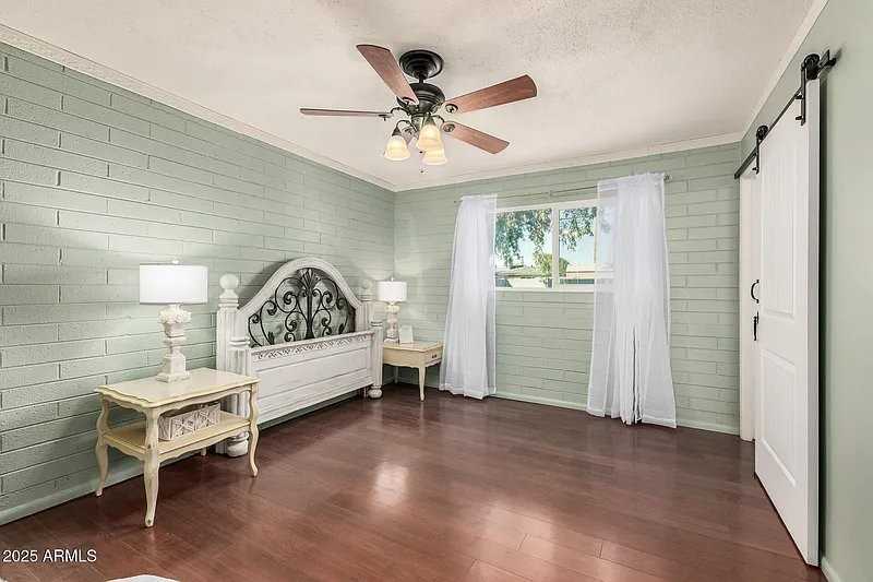 2302 W Berridge Ln - Photo 7 of 16