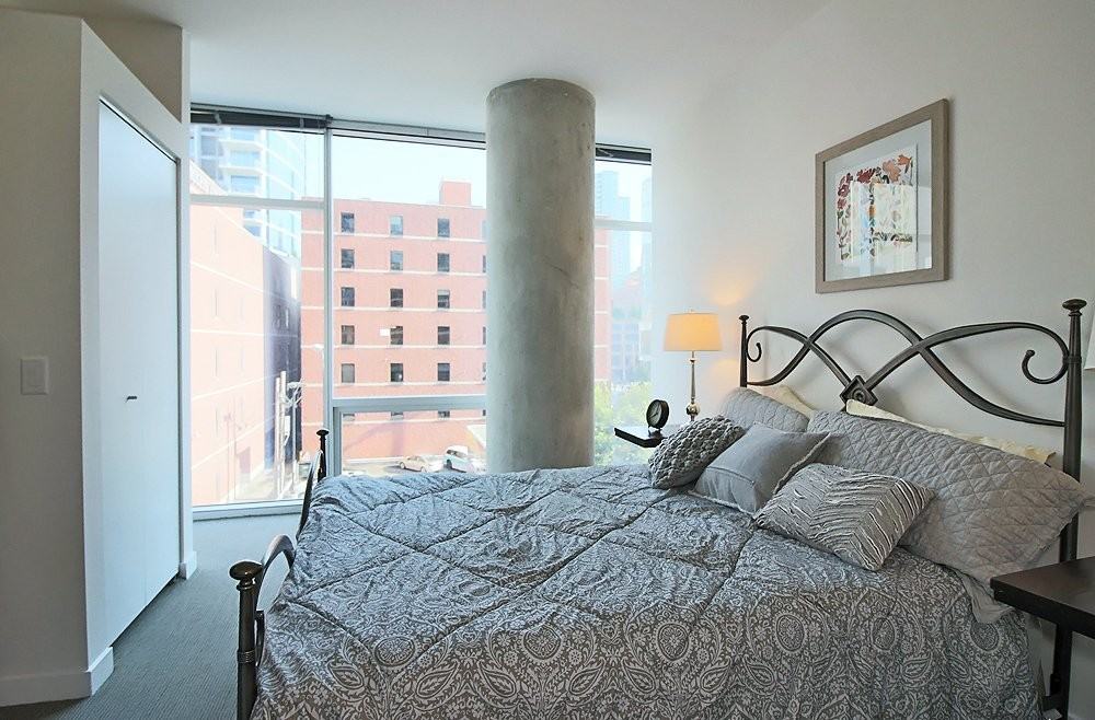 170 W Chicago Ave - Photo 4 of 19