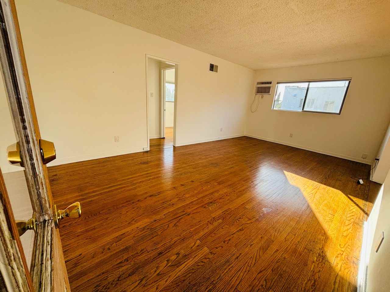 2228 Berkeley Ave #2STORY - Photo 3 of 21