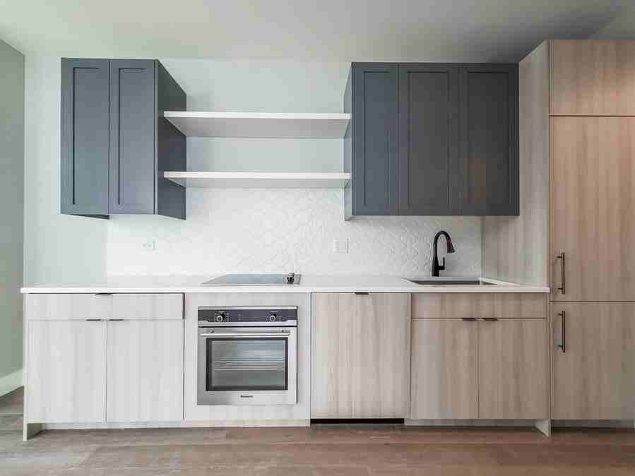 122 W Division St - Photo 7 of 20