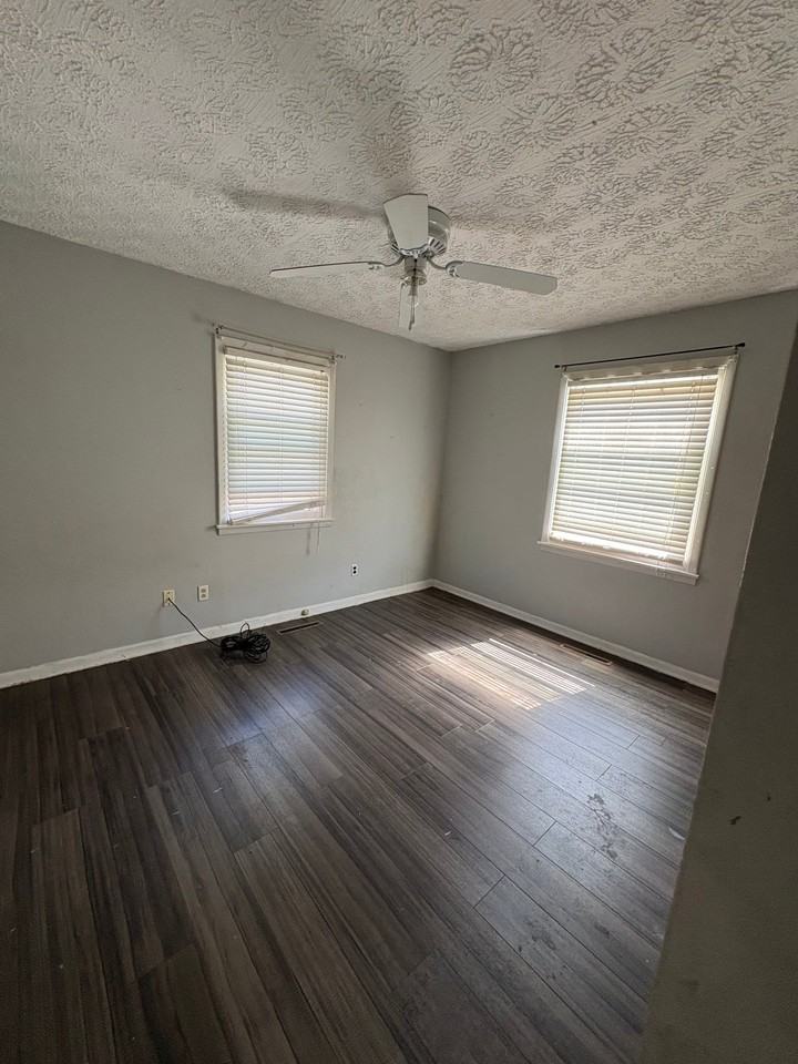 4564 Dundee Ave - Photo 2 of 8