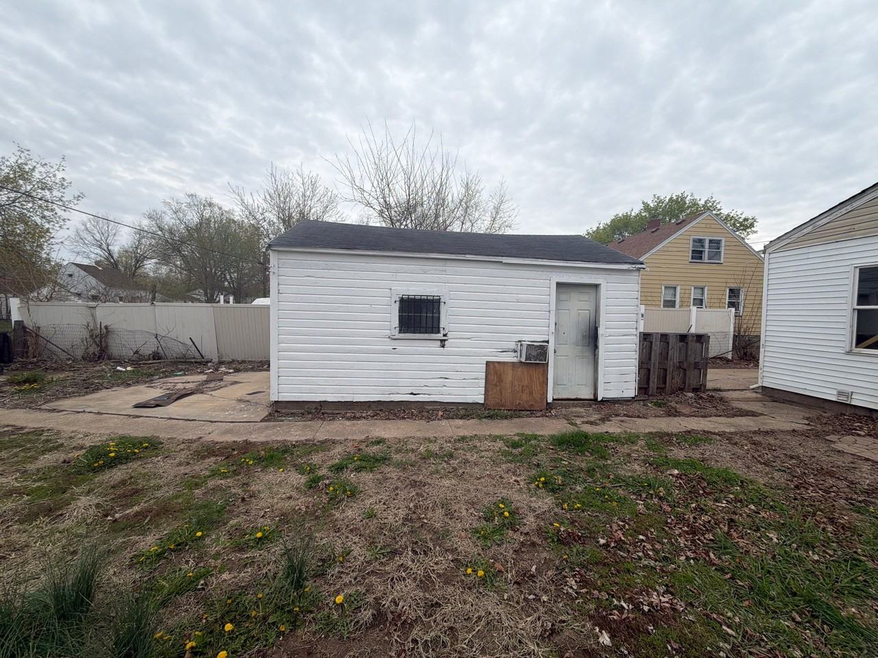 1604 S Kneer Ave - Photo 5 of 20