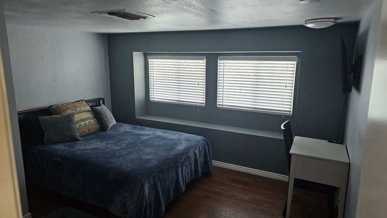 2923 E Marco Polo Rd - Photo 4 of 13