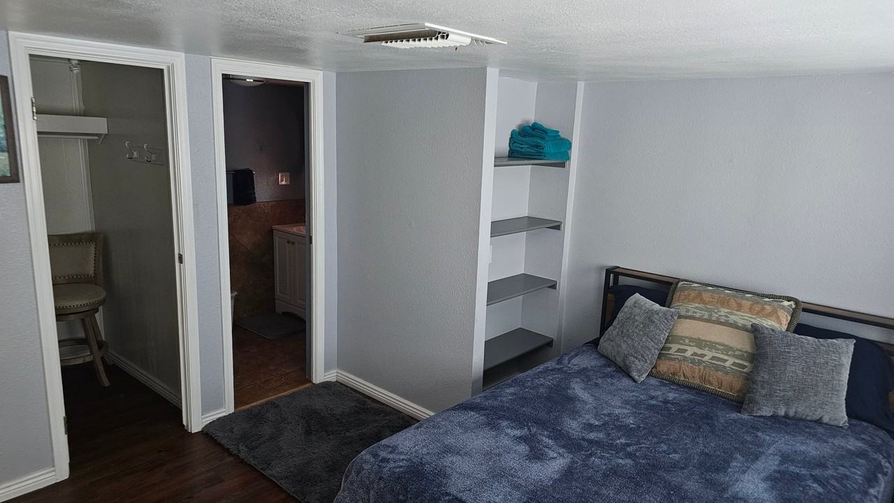 2923 E Marco Polo Rd - Photo 5 of 13