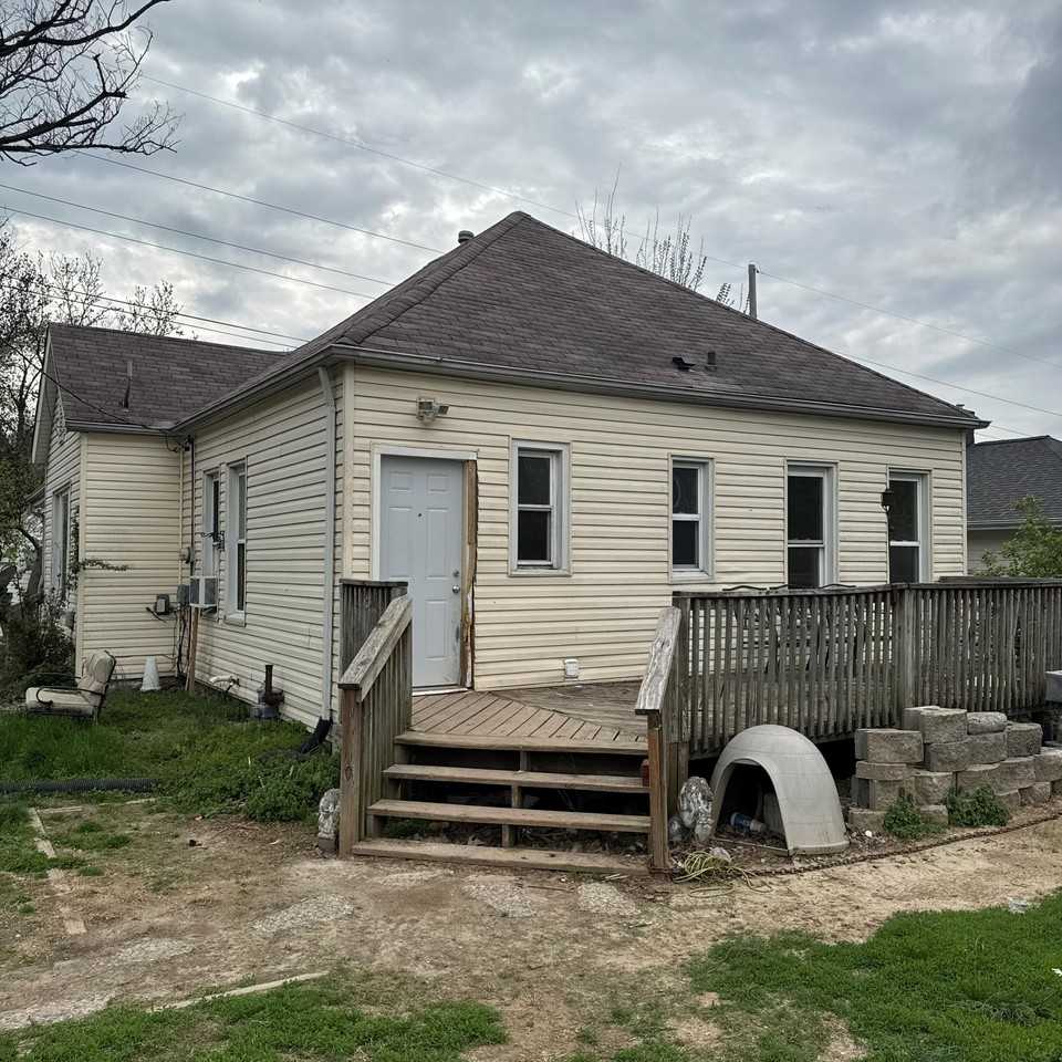 1629 S Rodgers Ave - Photo 2 of 19