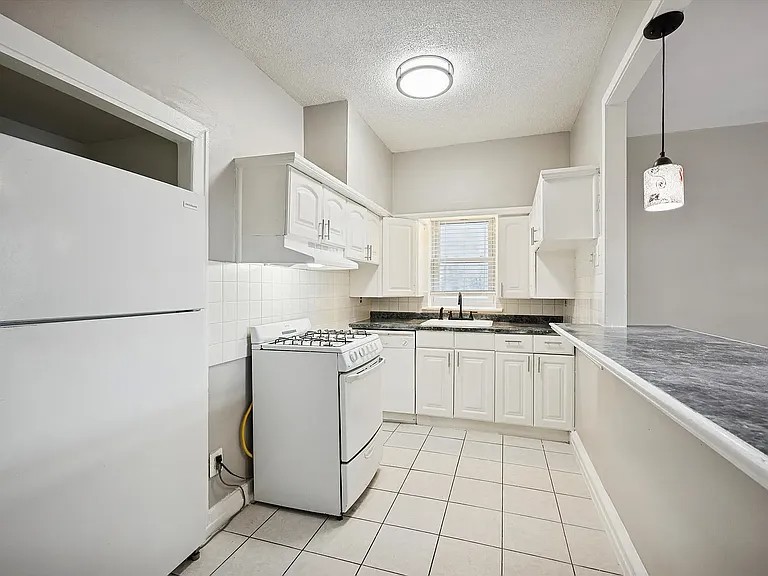 7210 Oxford Ave #C3 - Photo 2 of 14