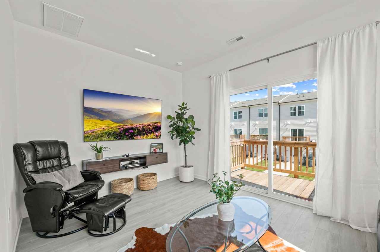 1955 Robin Hill Ln - Photo 3 of 20