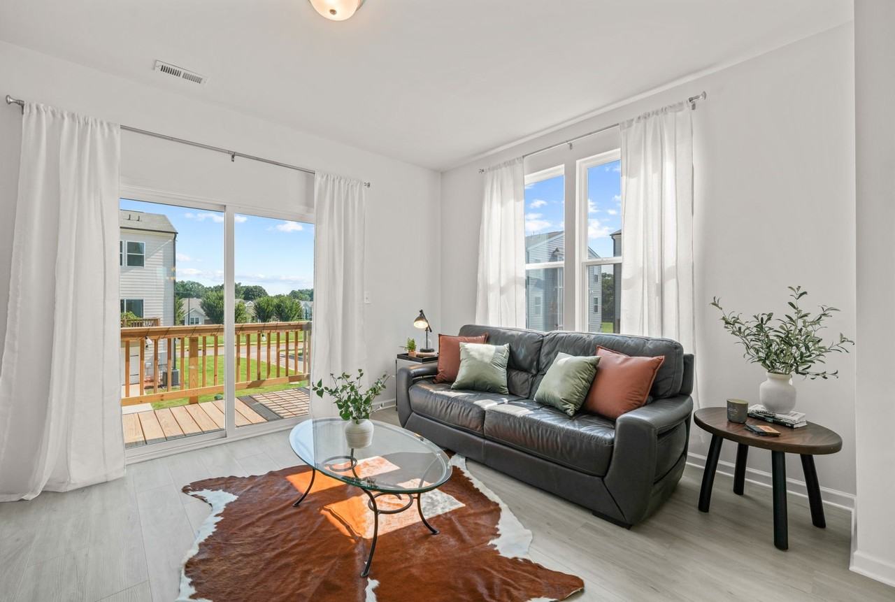 1955 Robin Hill Ln - Photo 4 of 20