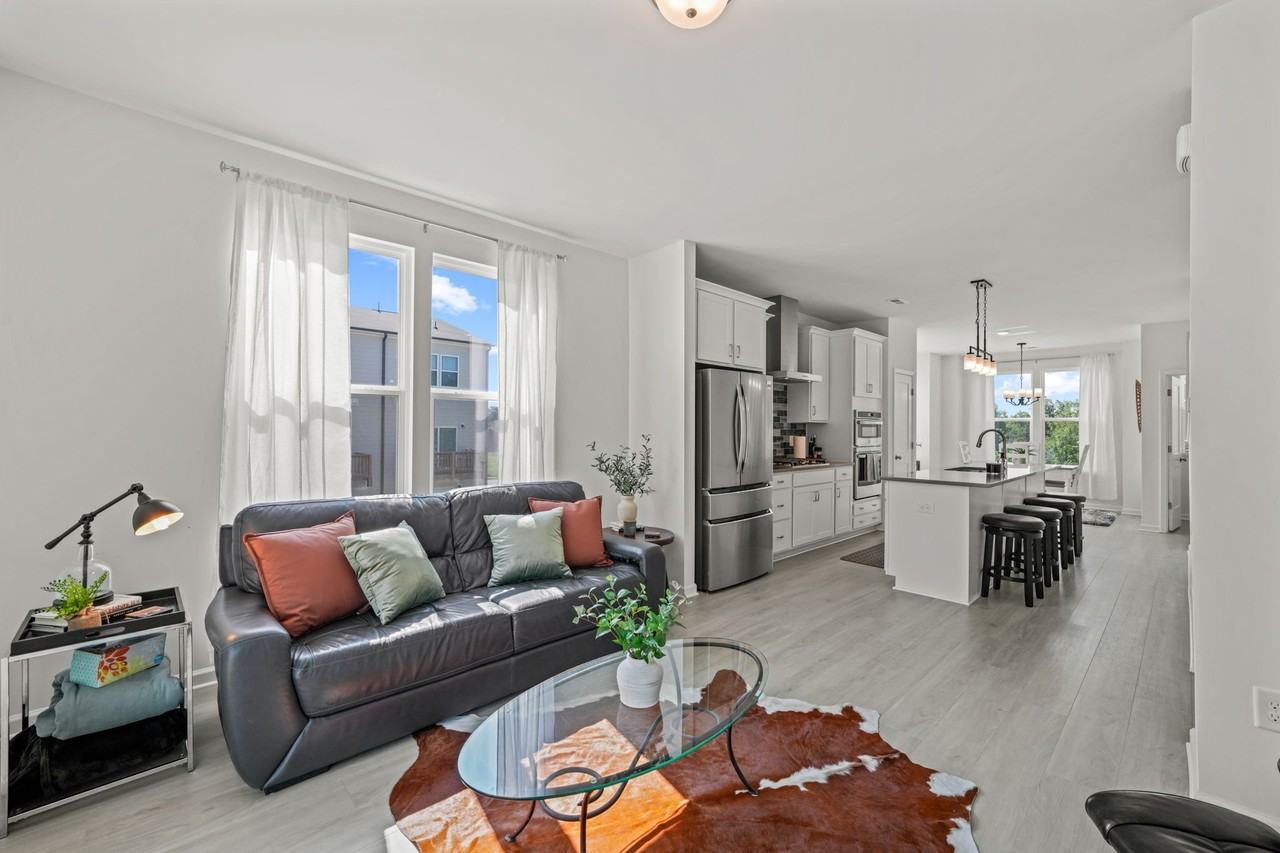 1955 Robin Hill Ln - Photo 5 of 20