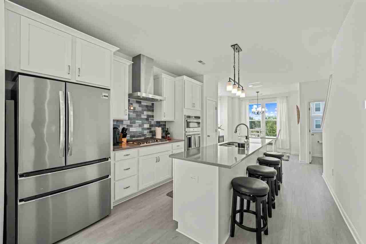 1955 Robin Hill Ln - Photo 6 of 20