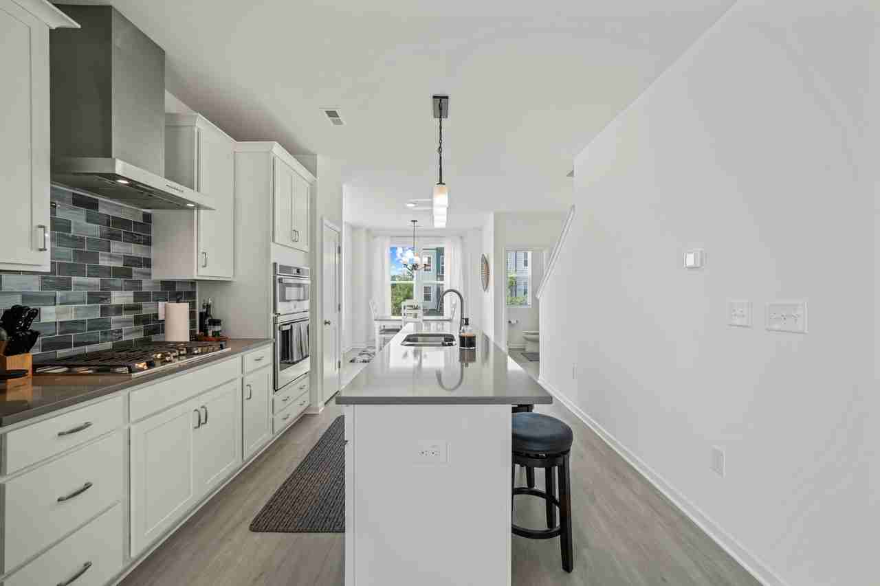 1955 Robin Hill Ln - Photo 7 of 20