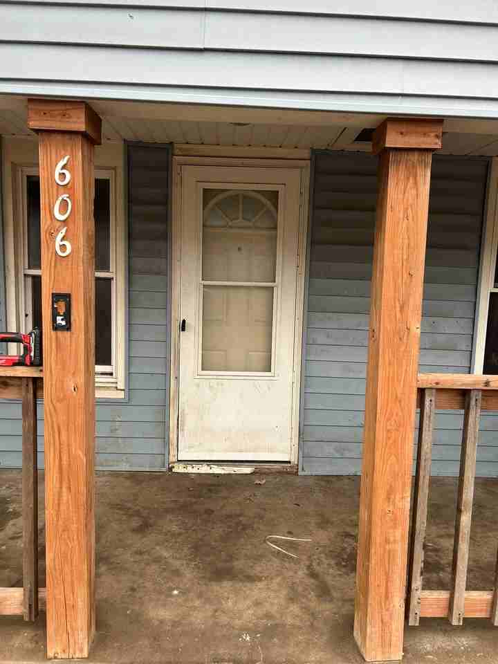 606 Anderson St - Photo 2 of 15