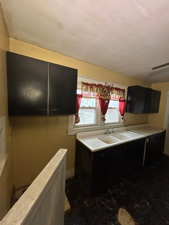 606 Anderson St - Photo 5 of 15