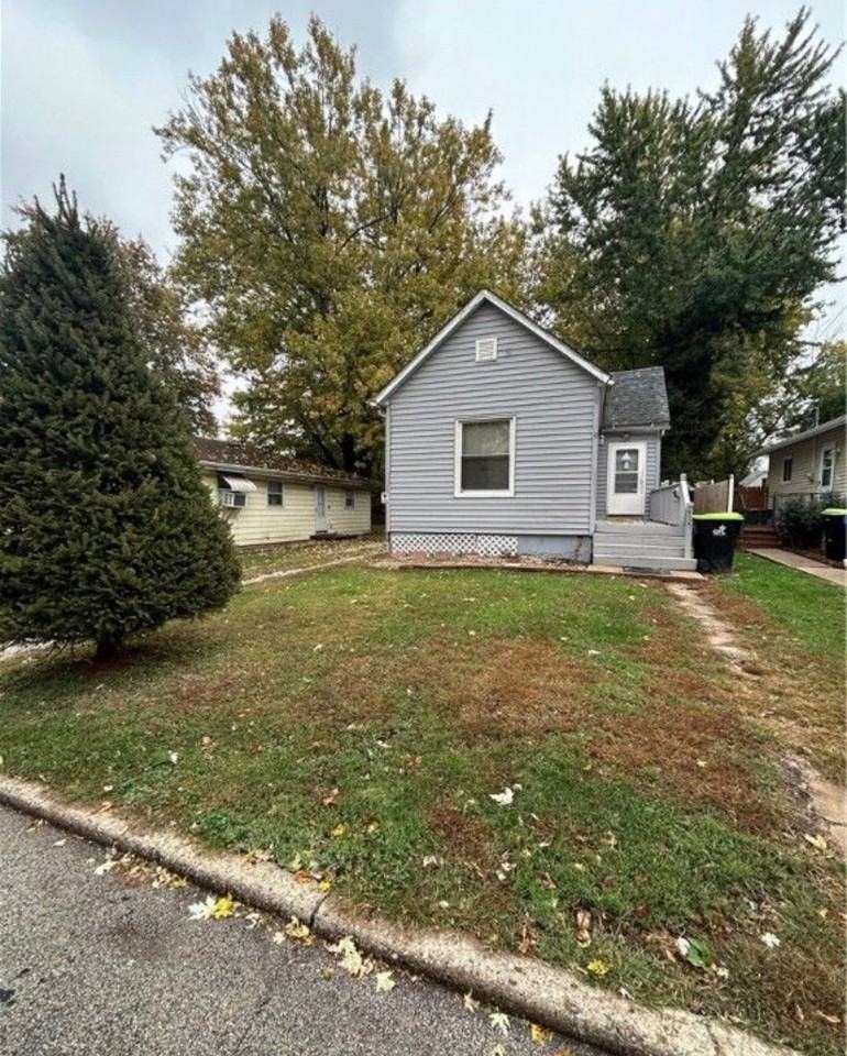 925 W Olive St - Photo 2 of 11