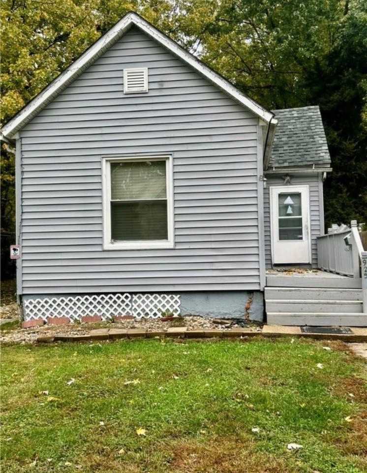 925 W Olive St - Photo 3 of 11