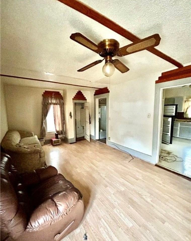 925 W Olive St - Photo 6 of 11