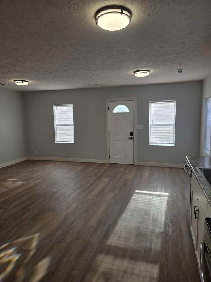 2025 N 31st St - Photo 3 of 20