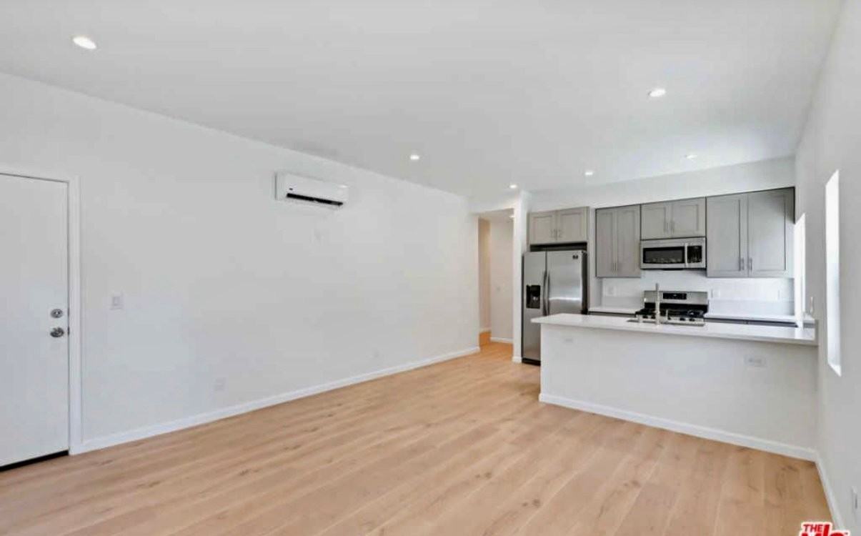 5234 W 20th St - Photo 4 of 18