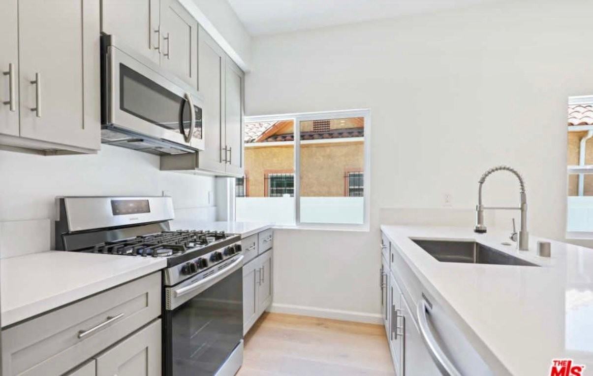 5234 W 20th St - Photo 6 of 18