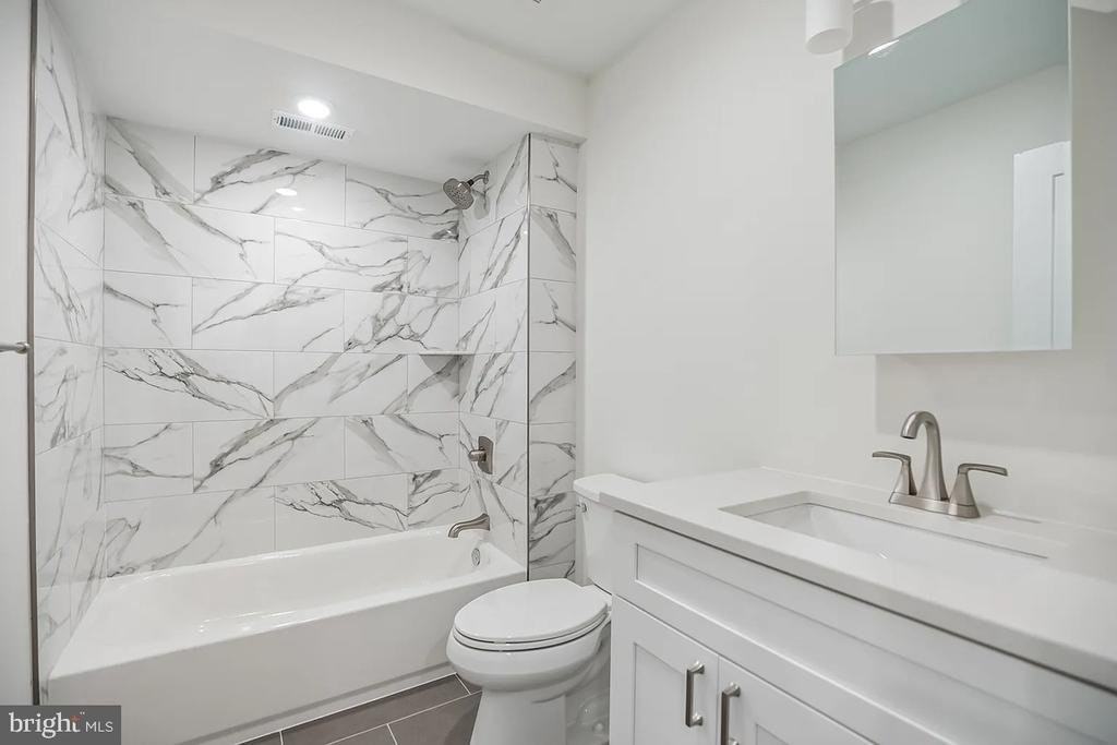 3413 N 19th St #B - Photo 4 of 19