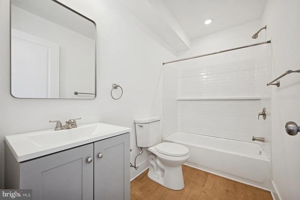 3413 N 19th St #B - Photo 5 of 19