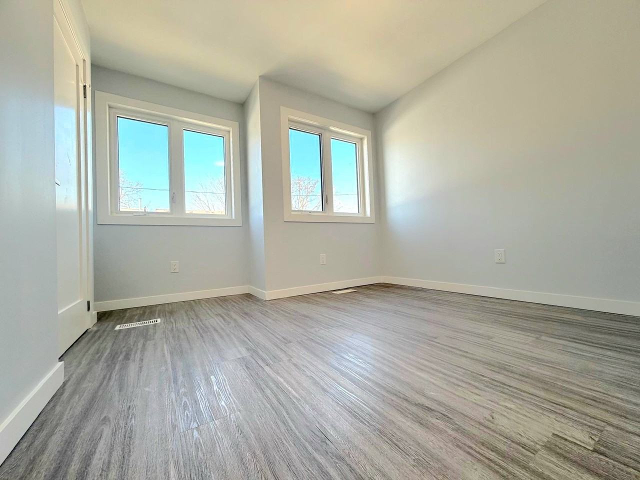 984 Ossington Avenue - Photo 2 of 16