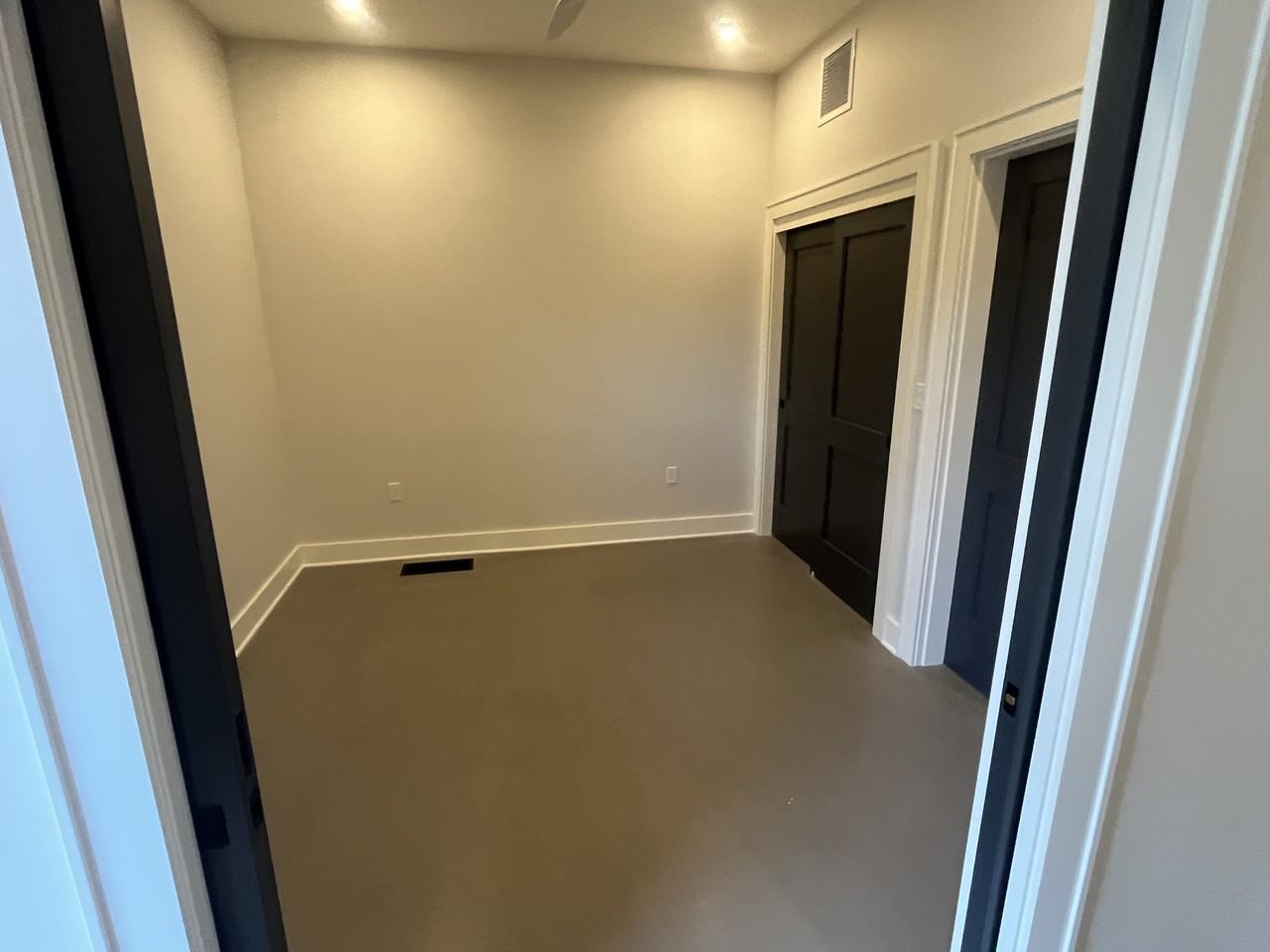 48 Round Hill Rd #23 - Photo 6 of 7