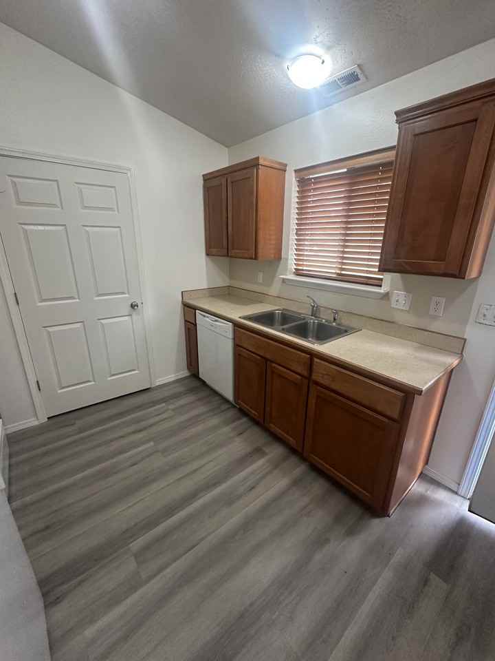 940 N 16th St #NA - Photo 3 of 13