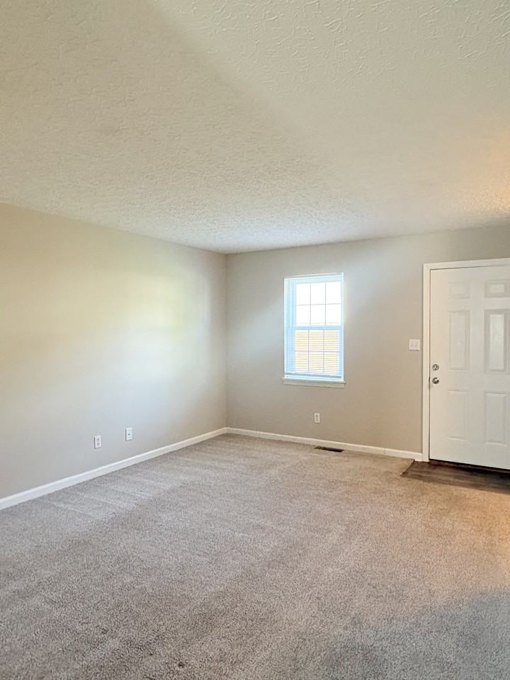 2509 Jersey Ct #B - Photo 2 of 14