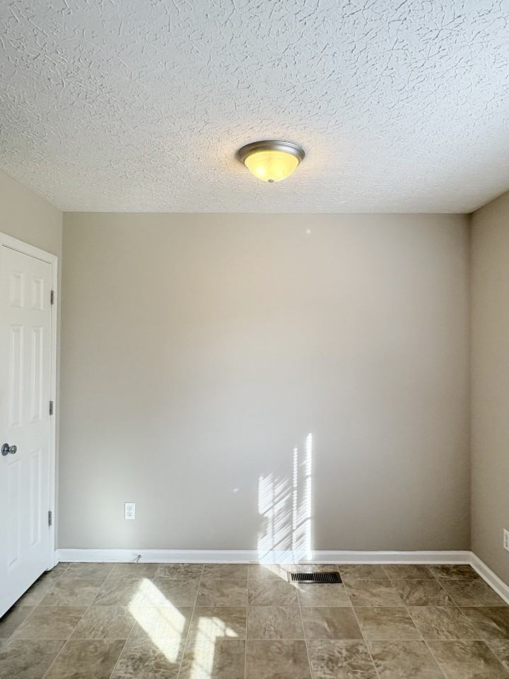 2509 Jersey Ct #B - Photo 4 of 14