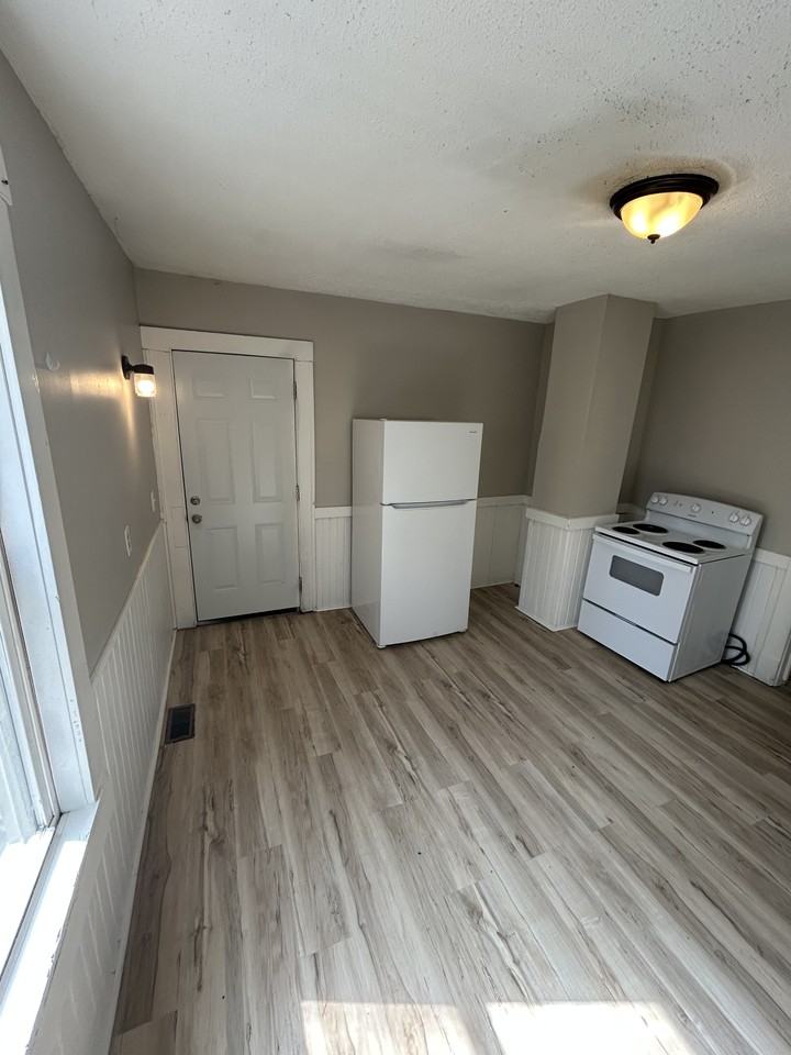 2349 Elyria Ave #2 - Photo 2 of 8