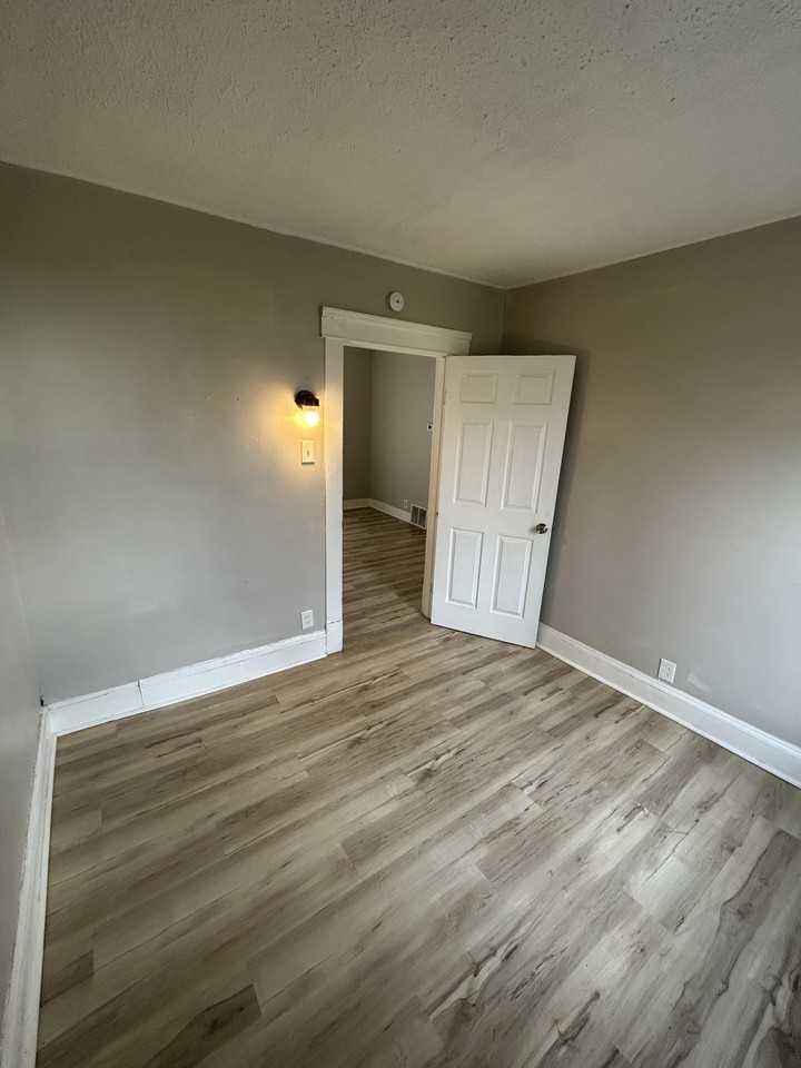 2349 Elyria Ave #2 - Photo 3 of 8