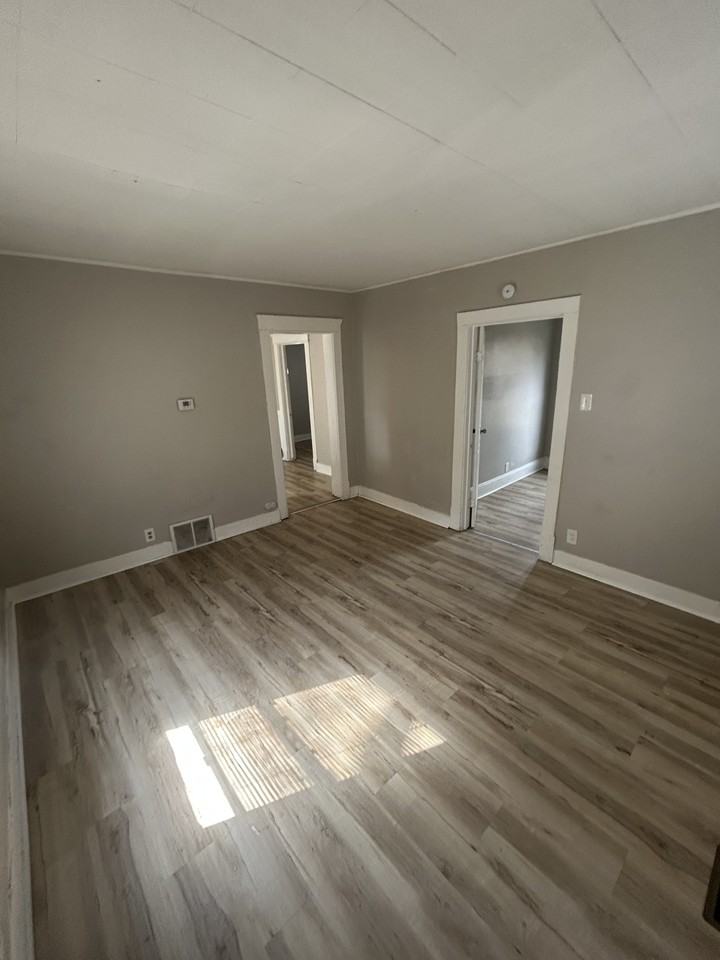 2349 Elyria Ave #2 - Photo 4 of 8