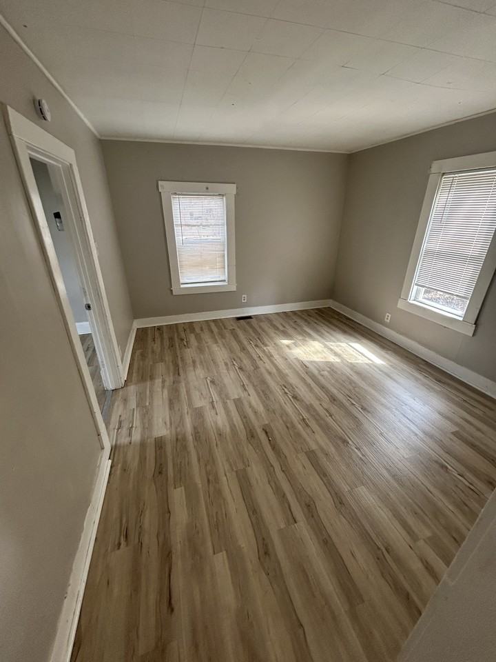 2349 Elyria Ave #2 - Photo 7 of 8