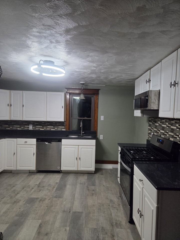 3016 Leechburg Rd #1 - Photo 2 of 10